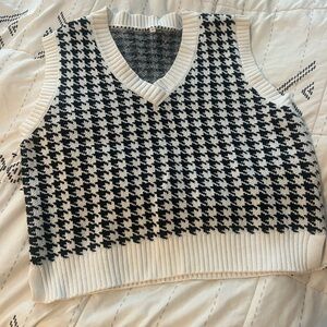 SHEIN medium houndstooth sweater vest.